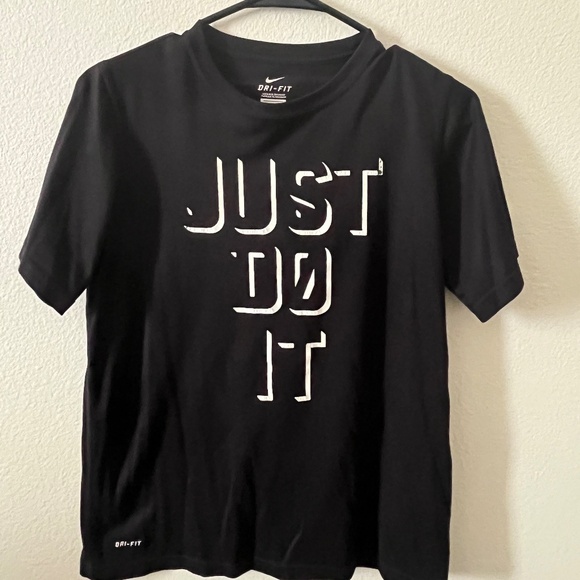 Nike Dri-Fit shirt - Picture 1 of 2
